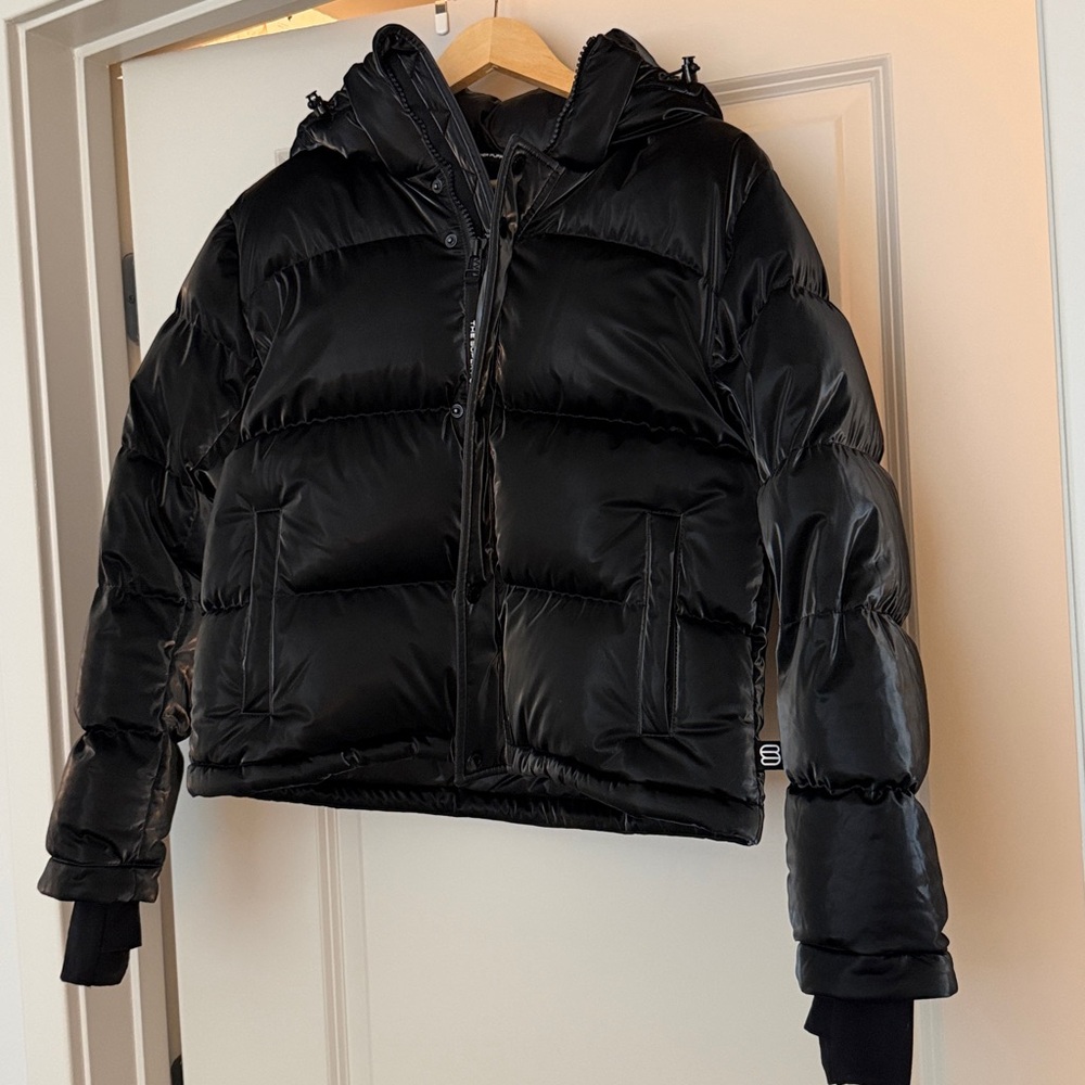 Aritzia Super Puff Shorty – Black Liquid Shine